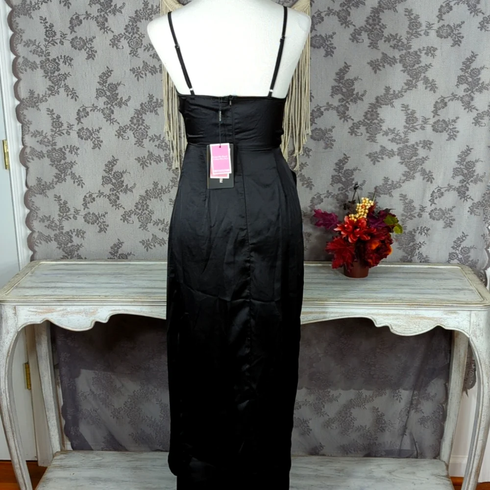 Pretty Little Thing little black dress - Picture 5 of 10